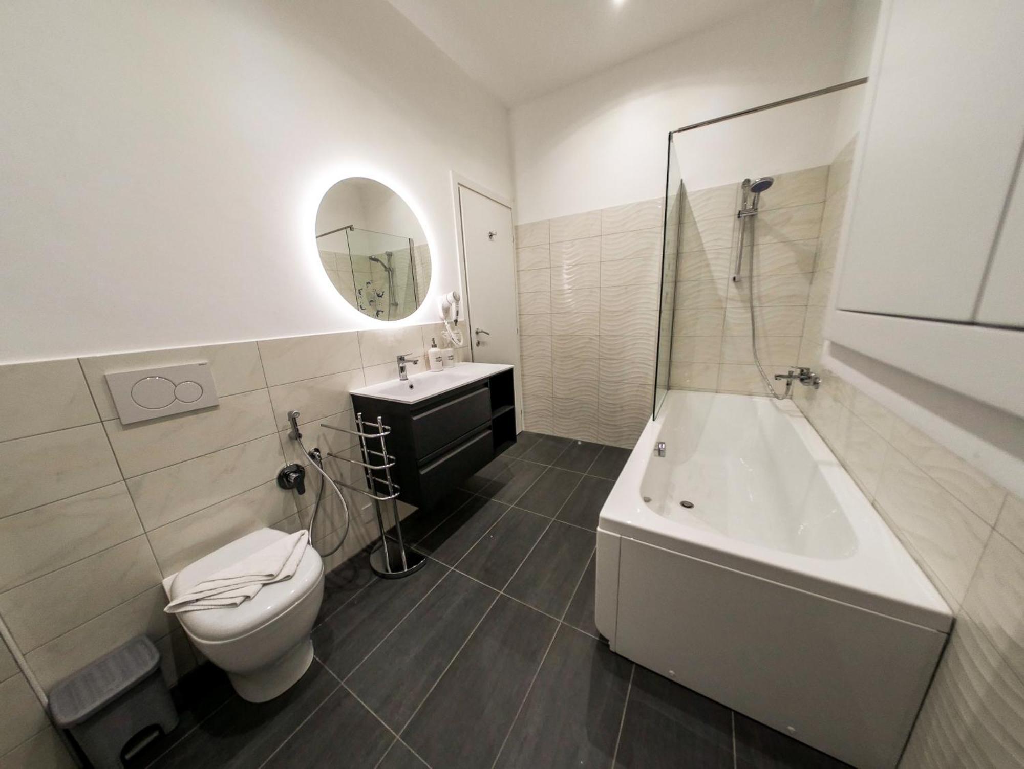 Chic Modern 2-Bedroom Near Metro โรม ภายนอก รูปภาพ