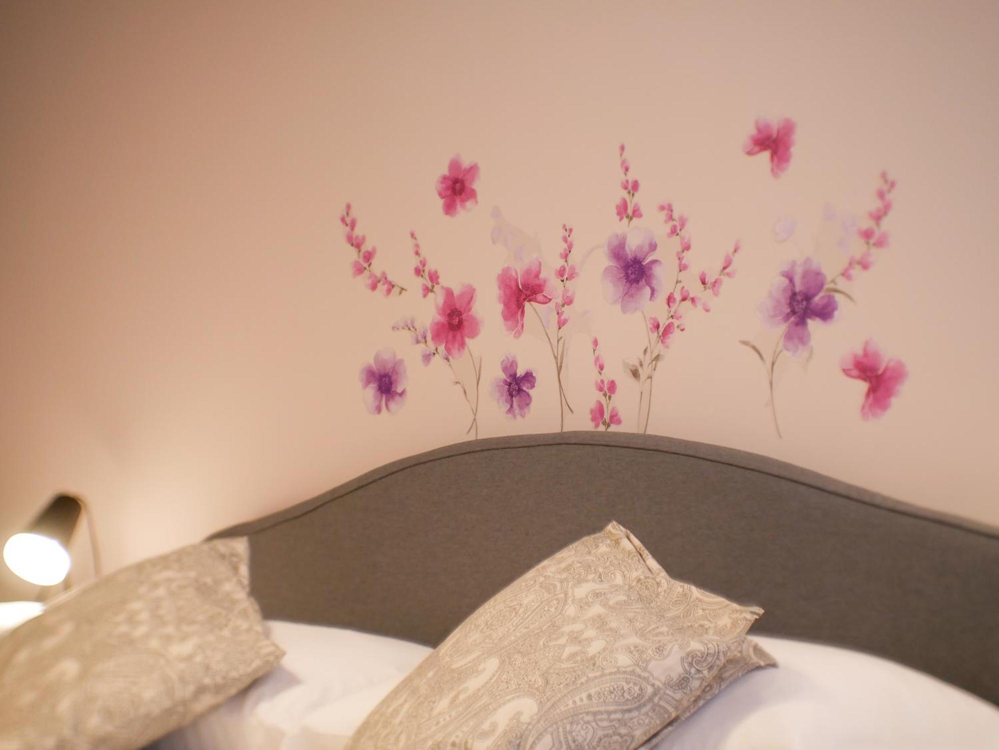 Chic Modern 2-Bedroom Near Metro โรม ภายนอก รูปภาพ