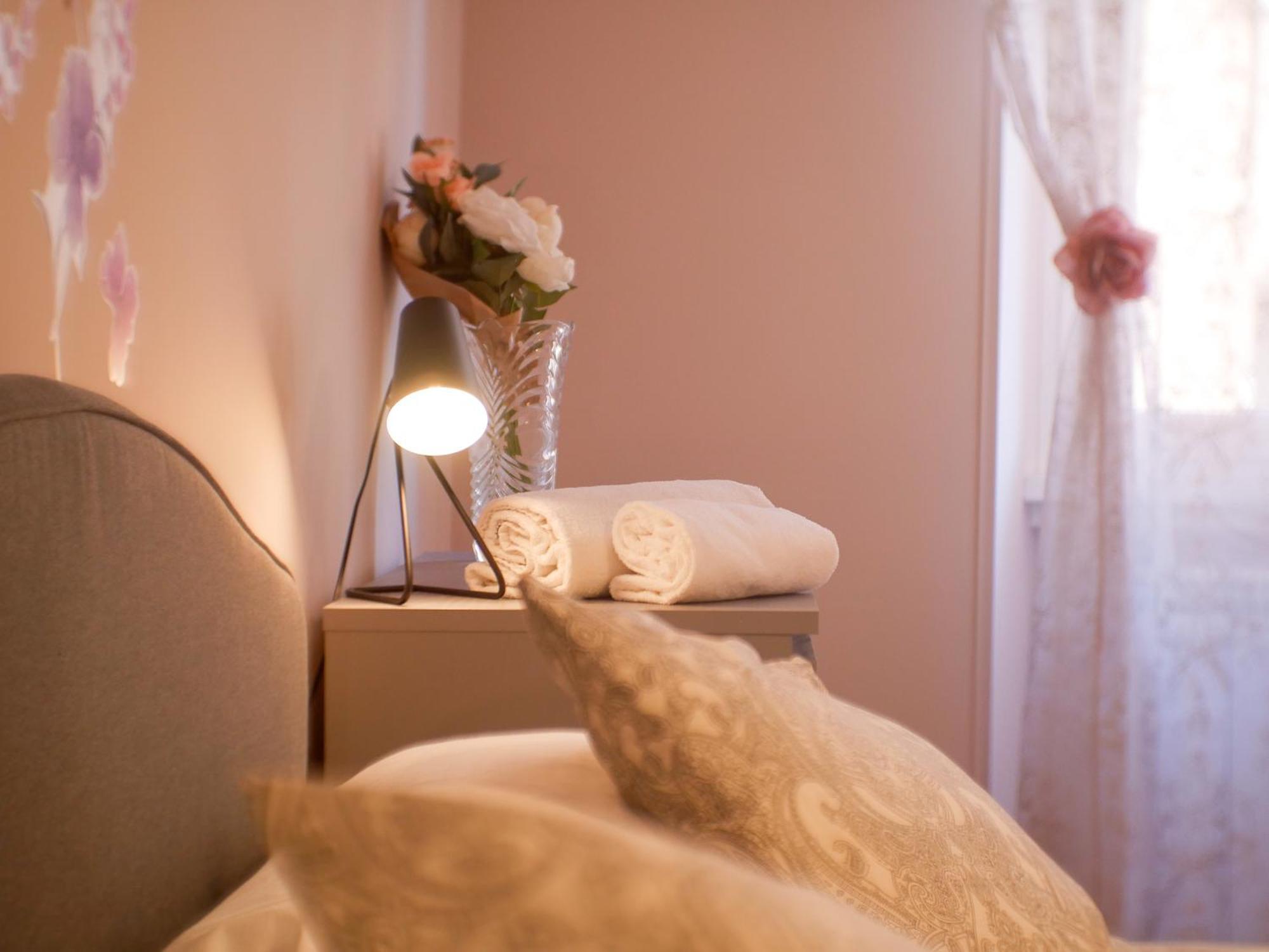 Chic Modern 2-Bedroom Near Metro โรม ภายนอก รูปภาพ